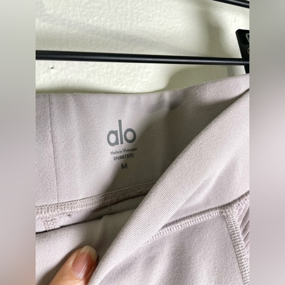 Alo Yoga No Limit 7/8 High Waist Ribbed Trim Leggings Lavender‎ Dusk Size M - Picture 5 of 9